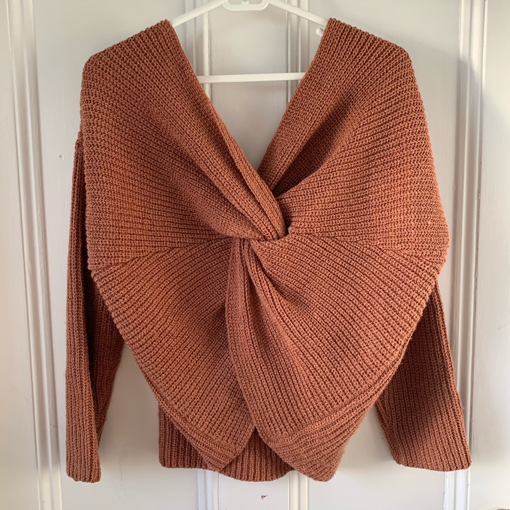 ***LAST CHANCE*** Twist Back Sweater